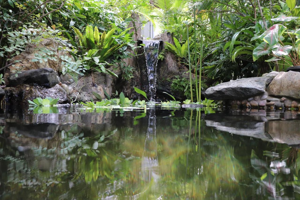 The Sanctuary Hotel Resort Spa Port Moresby Extérieur photo